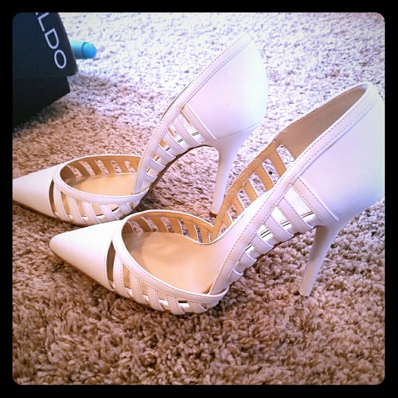 Jessica Simpson Shoes - White Jessica Simpson heels